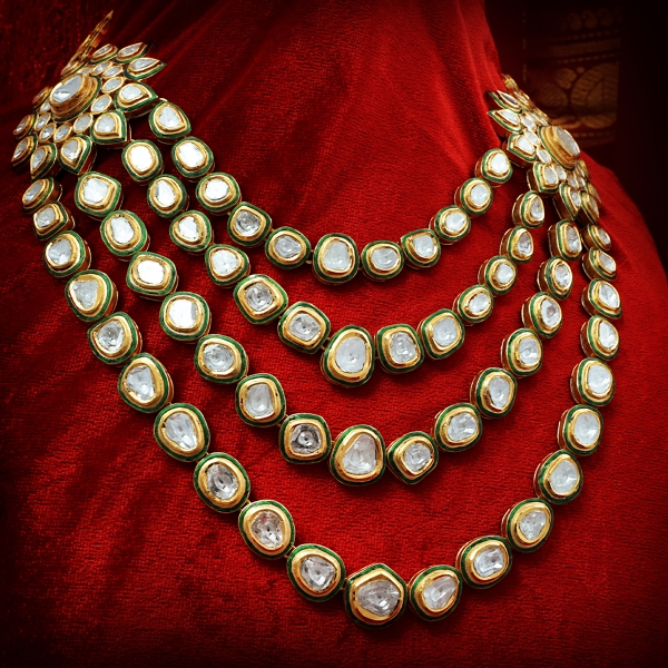 Elegant Kundan Jewellery Set